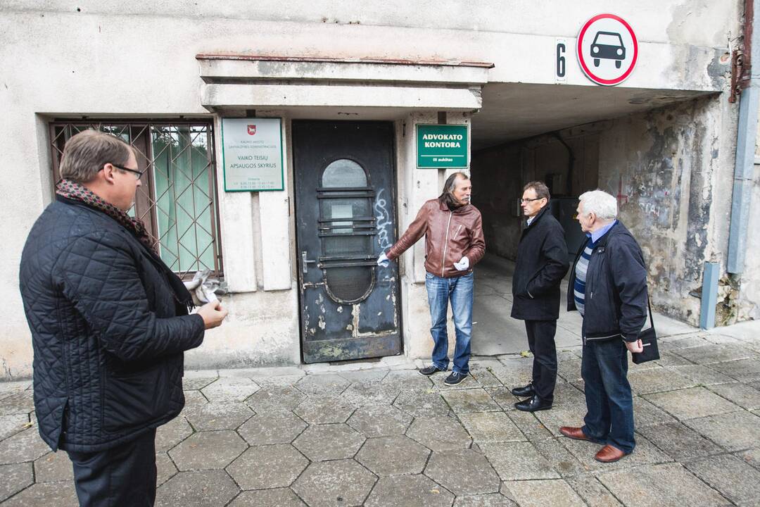 Architektas A. Kančas nustėręs: unikalios smetoniškos durys buvo išmestos į sąvartyną