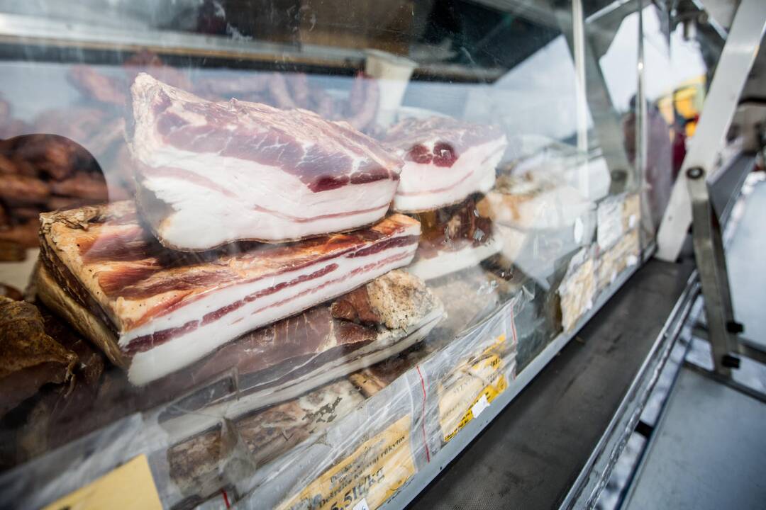 Prekyba rūkytos mėsos gaminiais