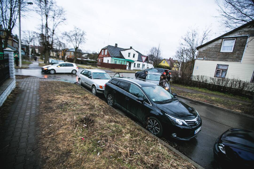 M. Jankaus gatvėje susidūrė penki automobiliai