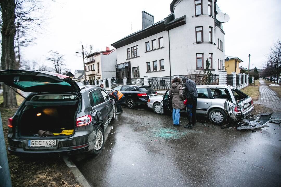 M. Jankaus gatvėje susidūrė penki automobiliai