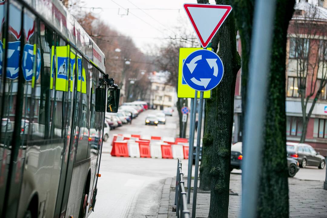 L. Sapiegos ir E. Ožeškienės gatvių sankirtoje įrengta laikina žiedinė sankryža