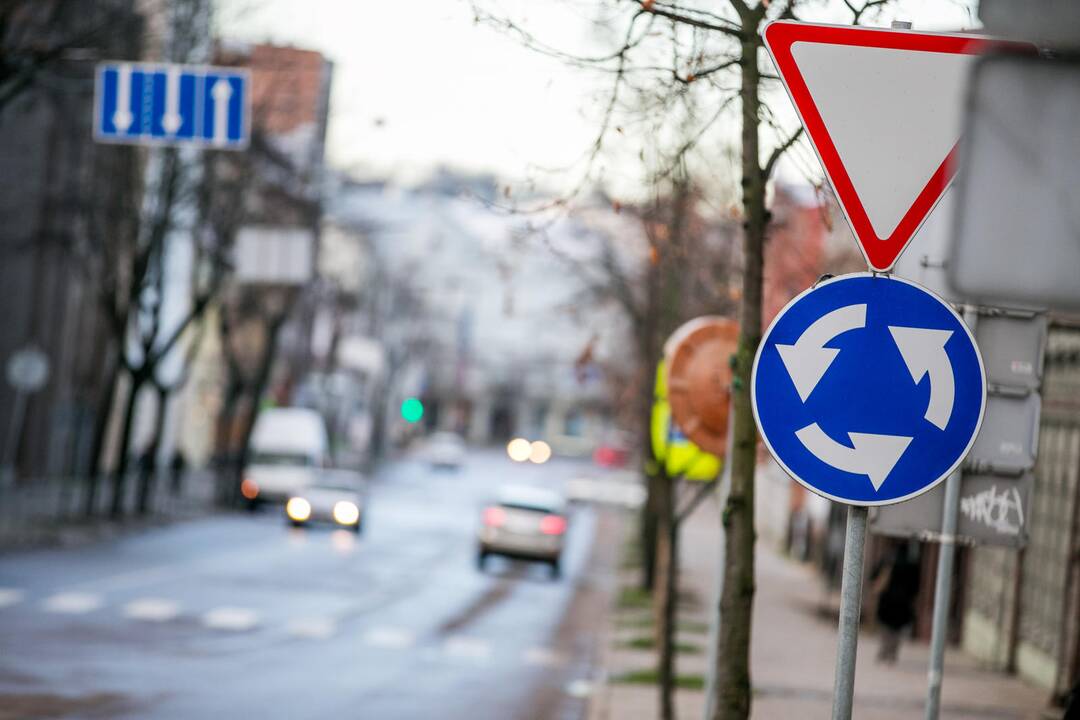 L. Sapiegos ir E. Ožeškienės gatvių sankirtoje įrengta laikina žiedinė sankryža