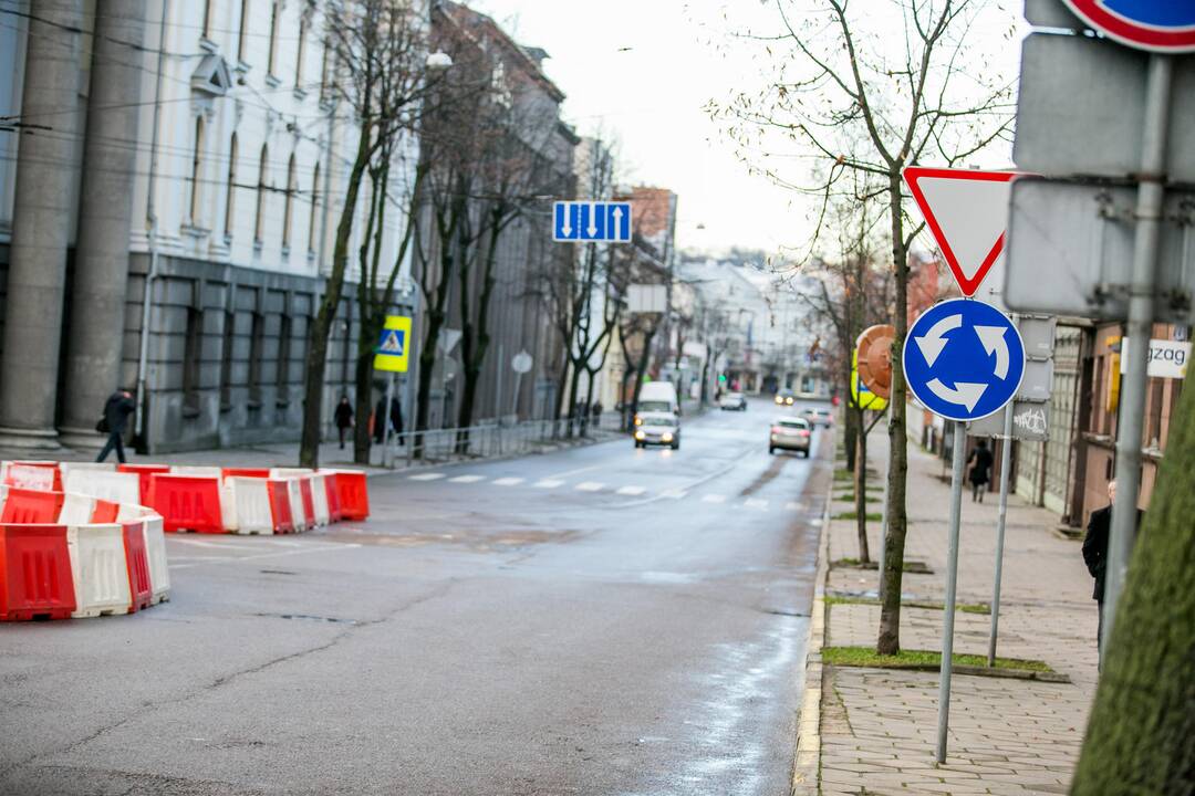 L. Sapiegos ir E. Ožeškienės gatvių sankirtoje įrengta laikina žiedinė sankryža