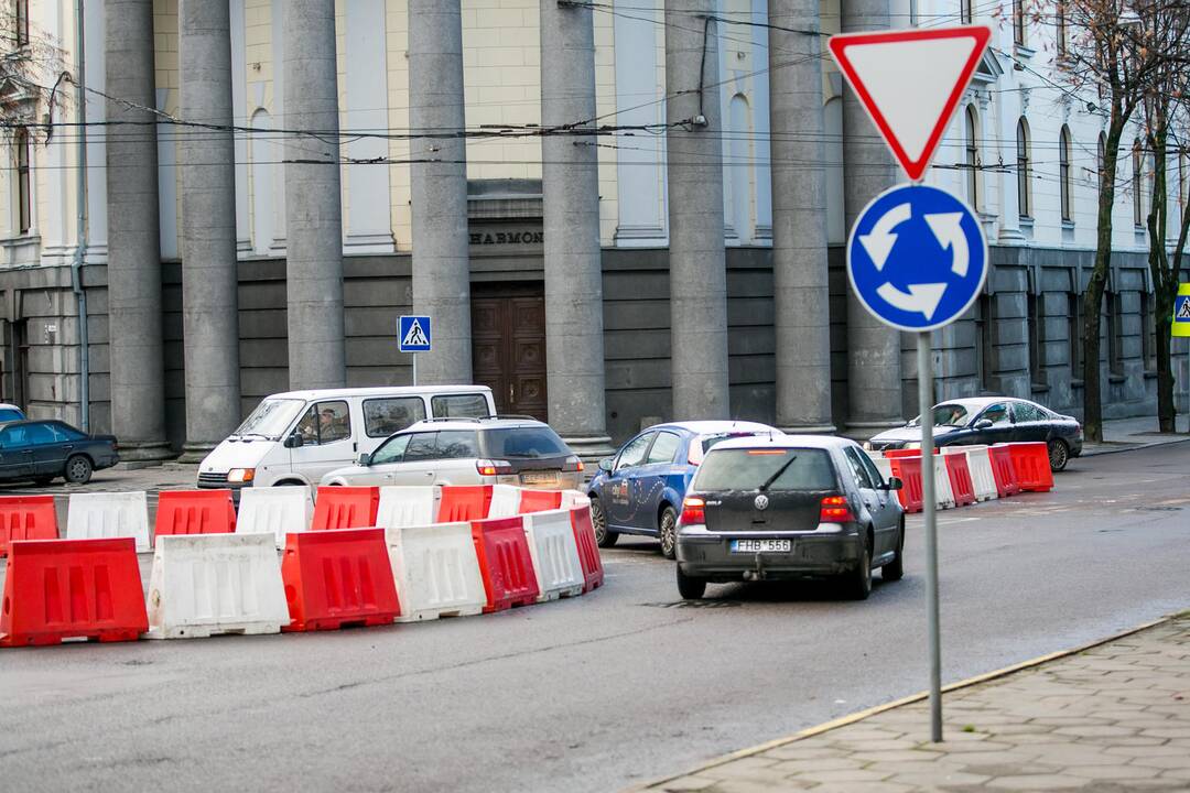 L. Sapiegos ir E. Ožeškienės gatvių sankirtoje įrengta laikina žiedinė sankryža