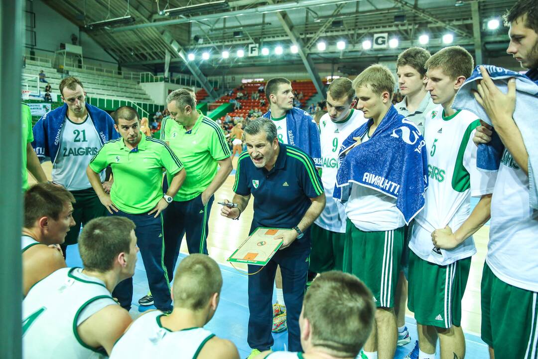 "Žalgiris" S.Butauto taurės finale po dramatiškos kovos nusileido VEF komandai 