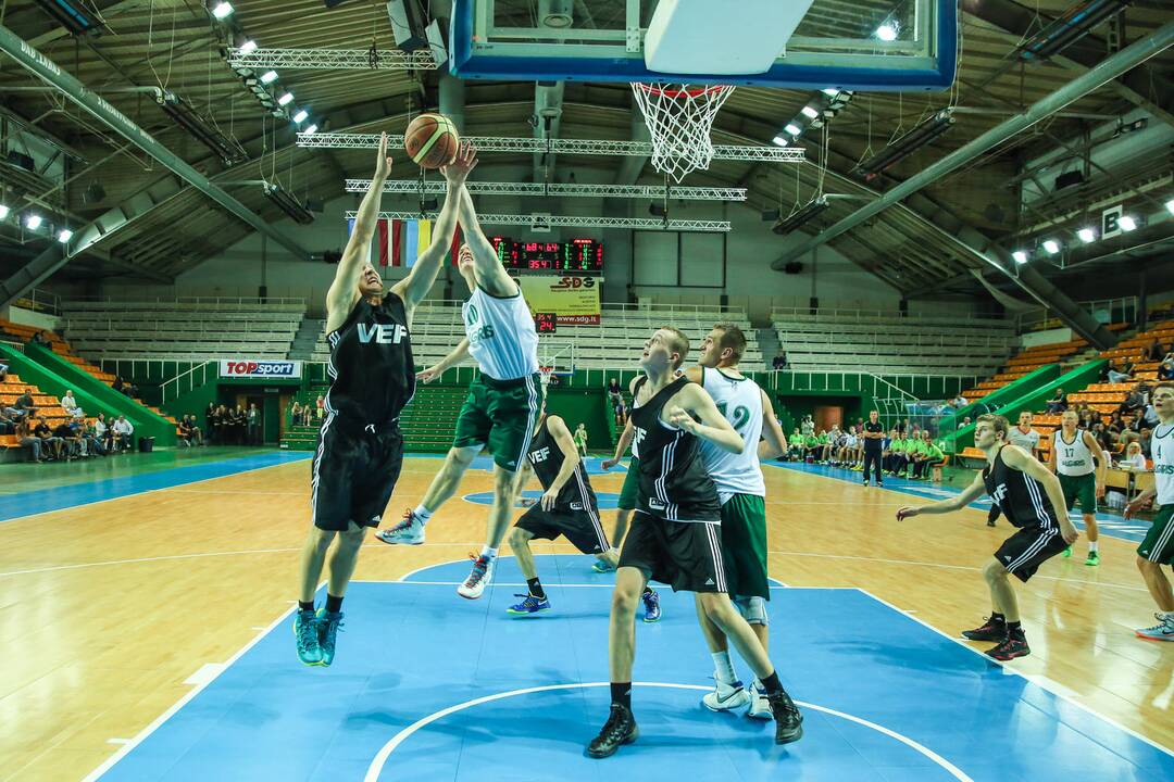 "Žalgiris" S.Butauto taurės finale po dramatiškos kovos nusileido VEF komandai 