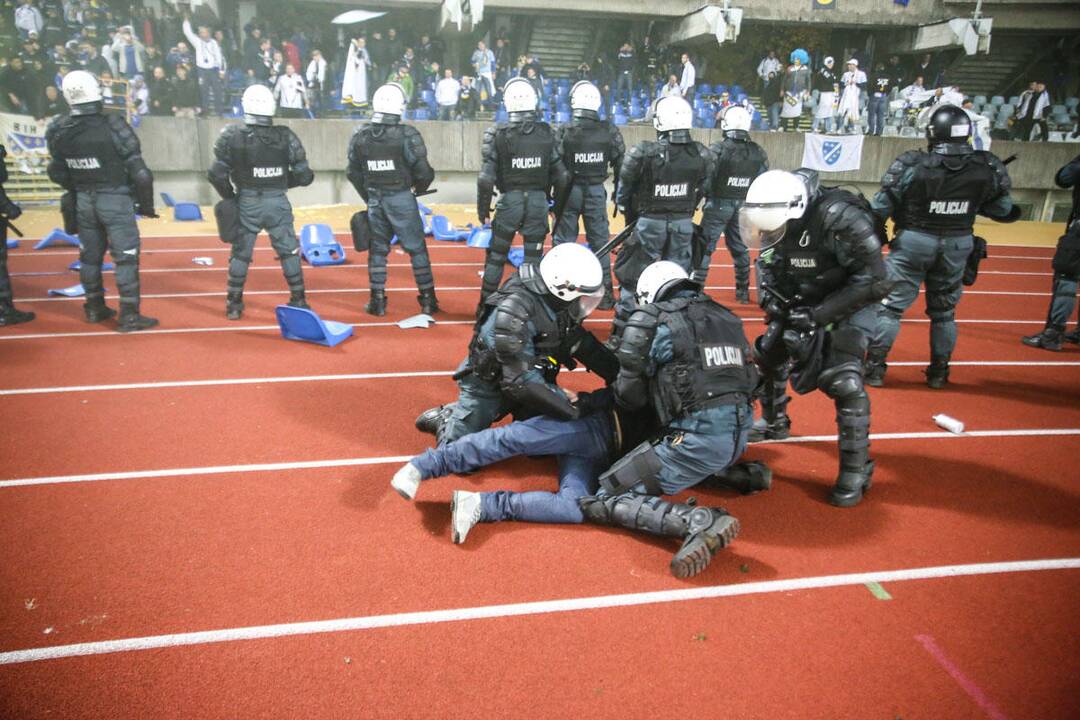 Po istorinės pergalės - siautulingas bosnių sirgalių šėlsmas 