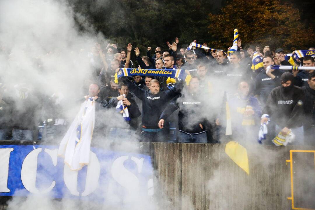 Po istorinės pergalės - siautulingas bosnių sirgalių šėlsmas 