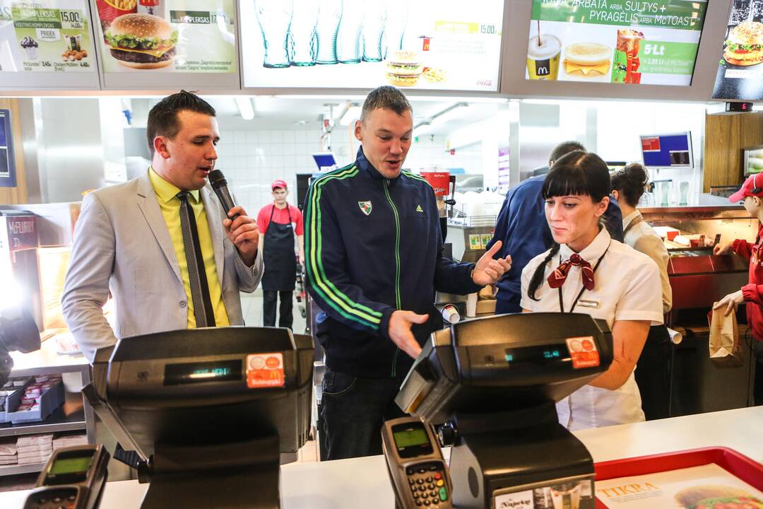 Žalgiriečiai greito maisto restorane McDonald's