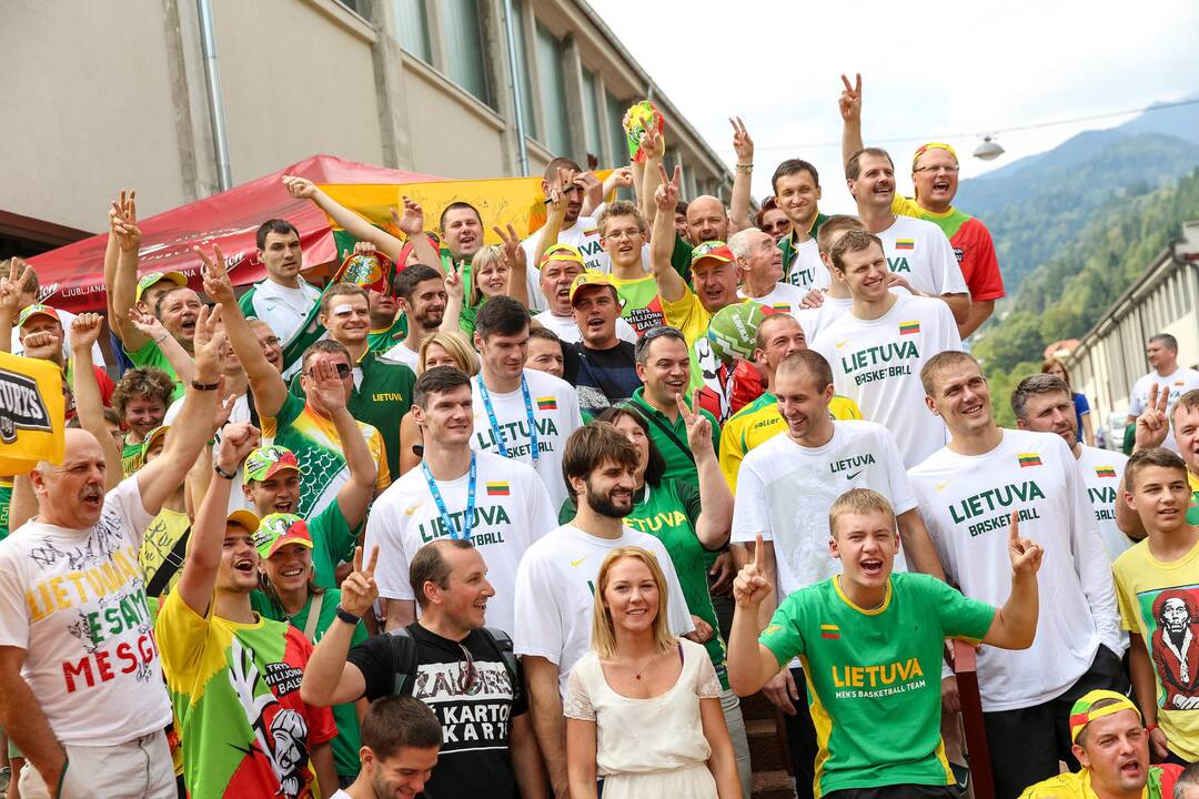 Rinktinės krepšininkai susitiko su sirgaliais