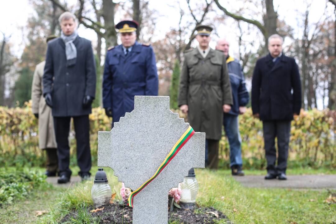 Prieš Vėlines pagerbti karių kapai