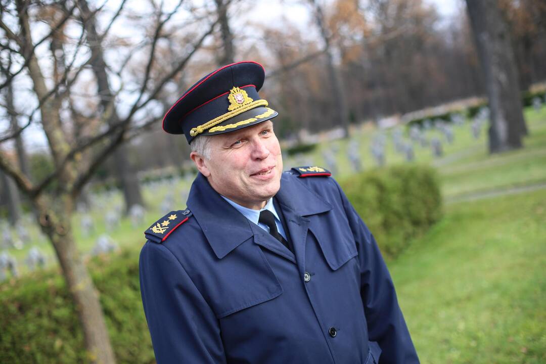 Prieš Vėlines pagerbti karių kapai