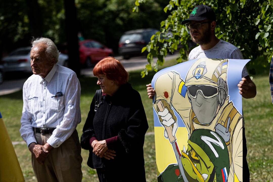 Protestas prie Rusijos ambasados dėl Ukrainoje grobiamų vaikų