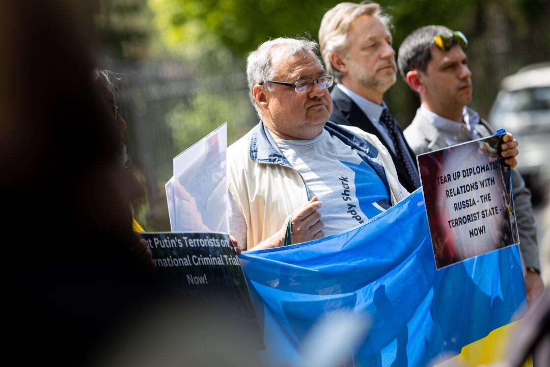 Protestas prie Rusijos ambasados dėl Ukrainoje grobiamų vaikų