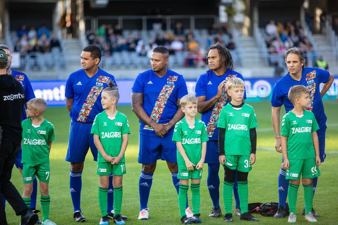  Pasaulio futbolo legendų rungtynės su legendiniais Lietuvos futbolininkais