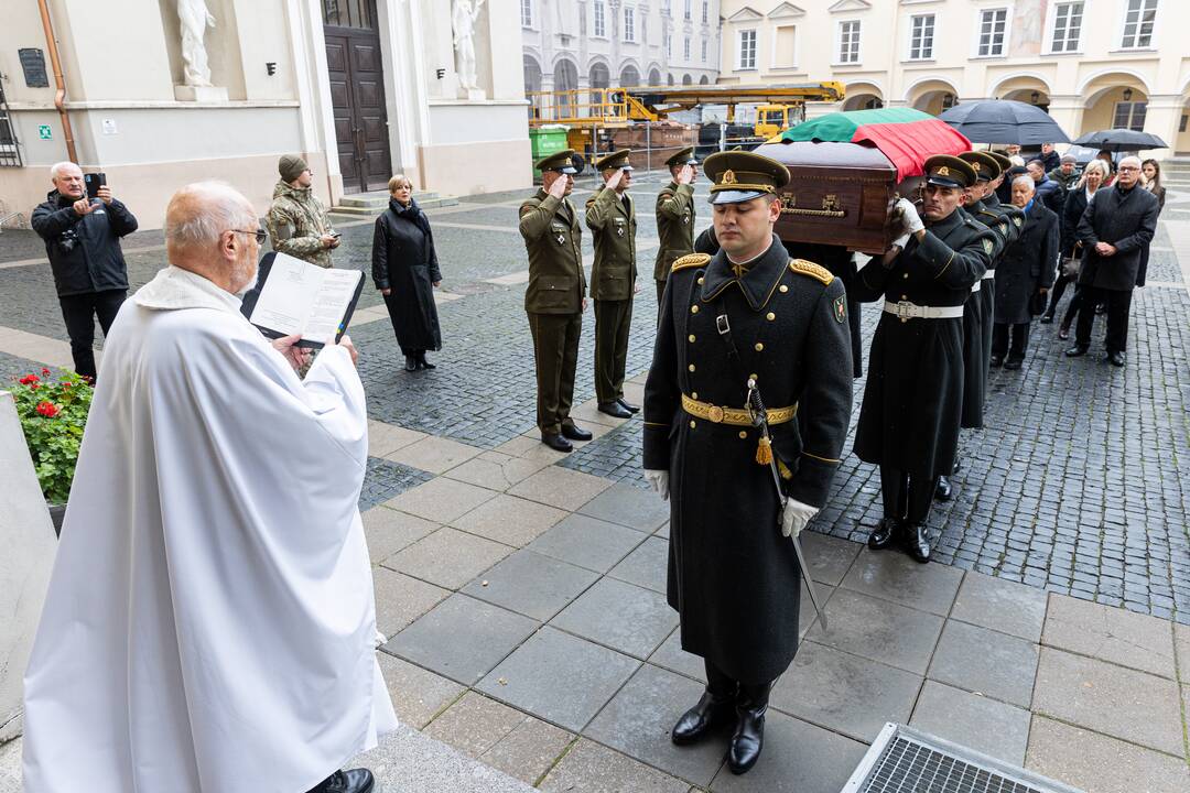  J. Vitkaus-Kazimieraičio palaikai atvežti į Šventų Jonų bažnyčią