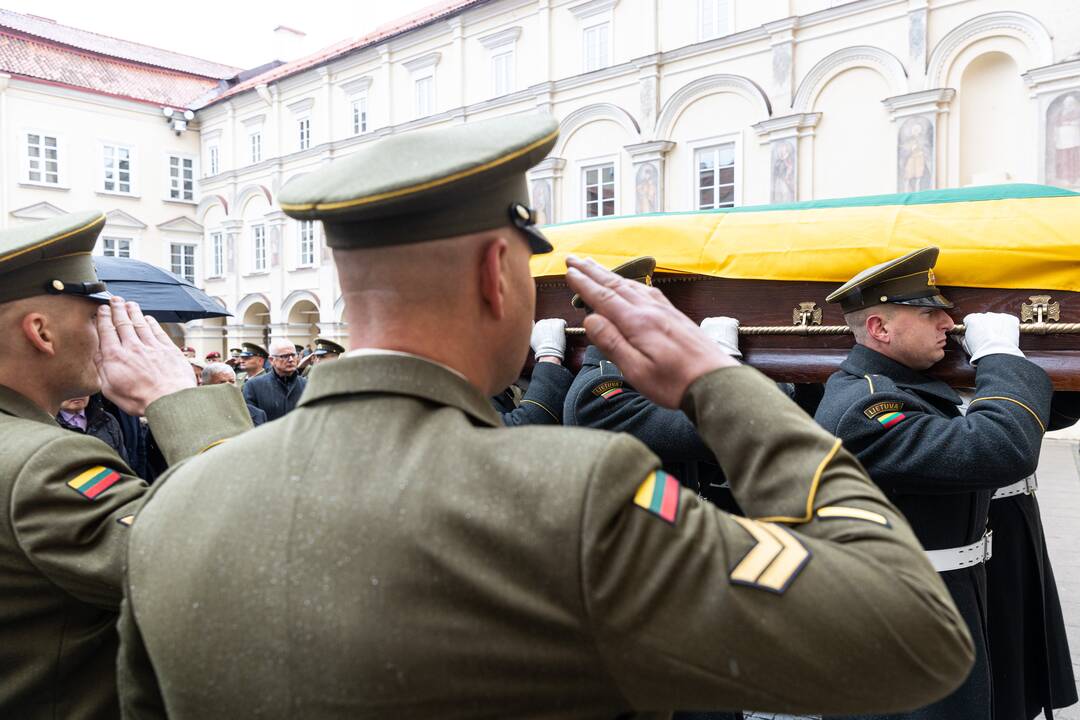  J. Vitkaus-Kazimieraičio palaikai atvežti į Šventų Jonų bažnyčią