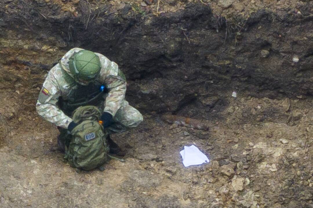 Trakų pilyje rastas į sprogmenį panašus daiktas