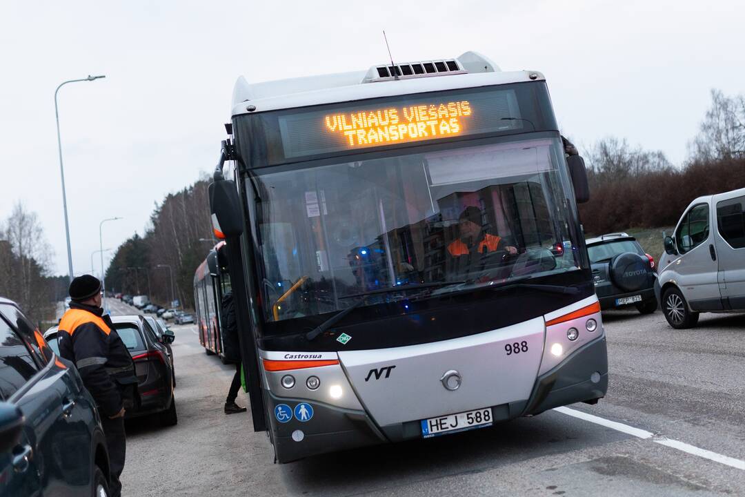 Keturis butus Viršuliškių daugiabutyje surijo liepsnos