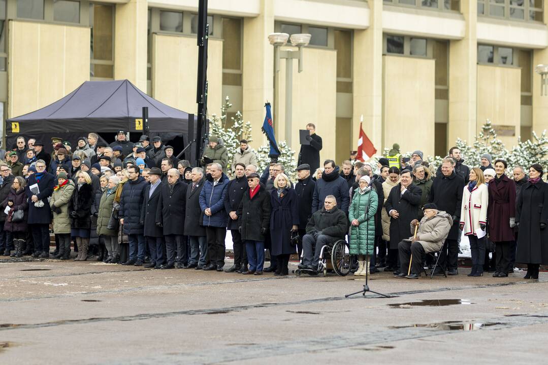 Valstybės vėliavos pakėlimo ceremonija Nepriklausomybės aikštėje 2024 m.