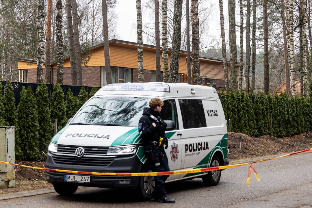 Prie L. Volkovo namų dirba policijos pareigūnai