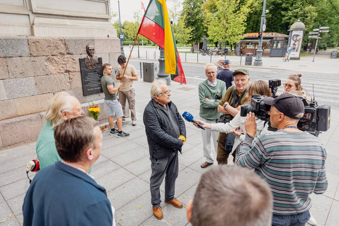 Vilniuje nuimta be leidimo pakabinta atminimo lenta K. Škirpai