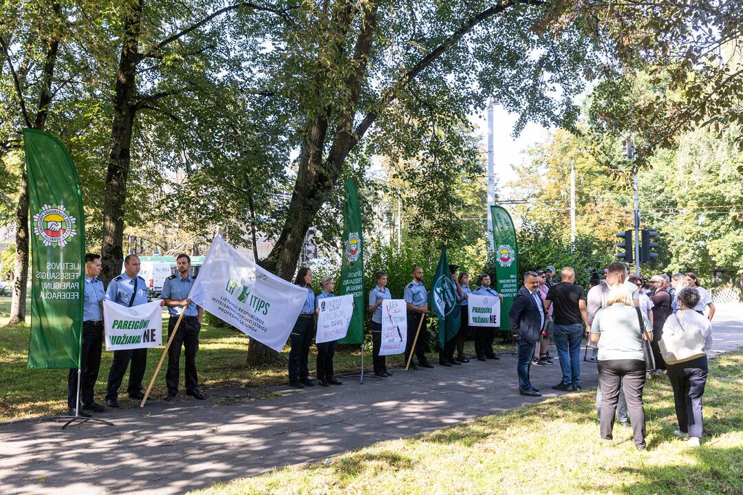 Lietuvos teisėsaugos pareigūnų federacijai priklausančių profesinių sąjungų piketas