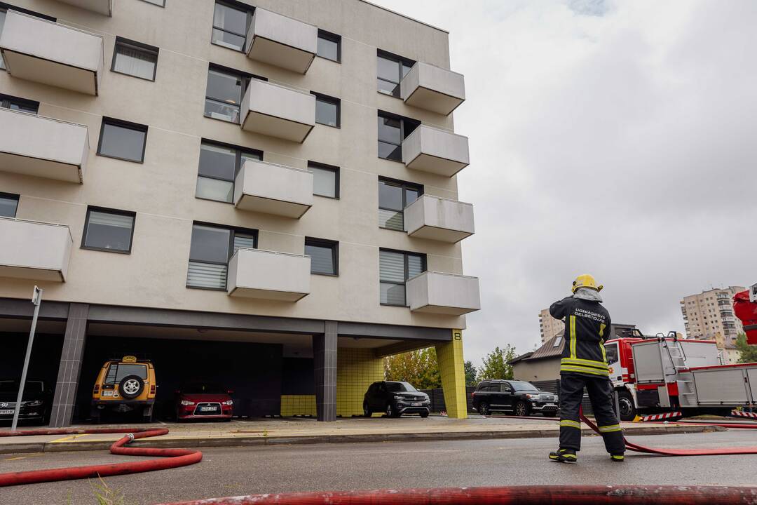 Vilniaus Trimitų gatvėje degė butas