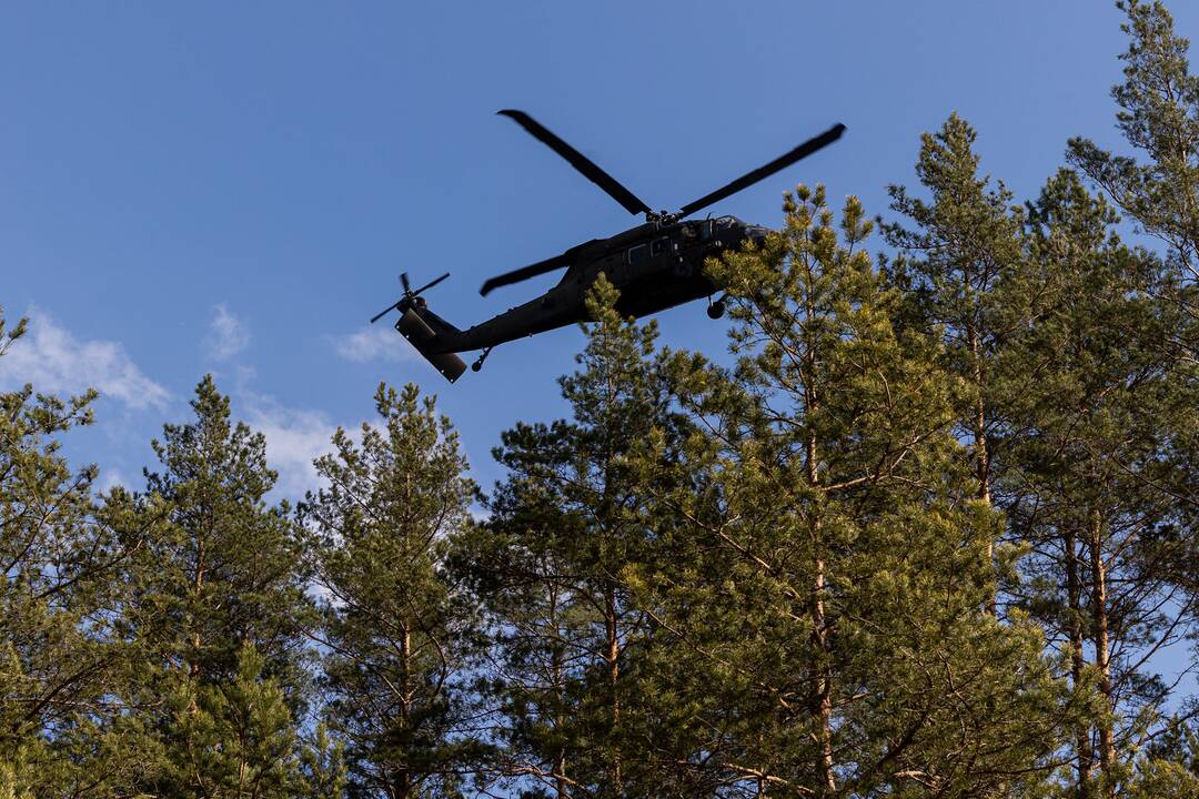 Į nelaimės vietą Pabradės poligone vyksta technika