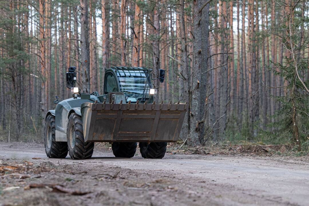 Į nelaimės vietą Pabradės poligone vyksta technika