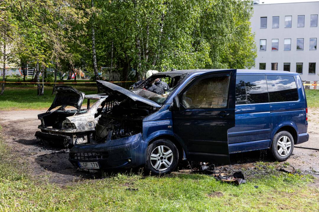 Sostinės kieme – BMW gaisras