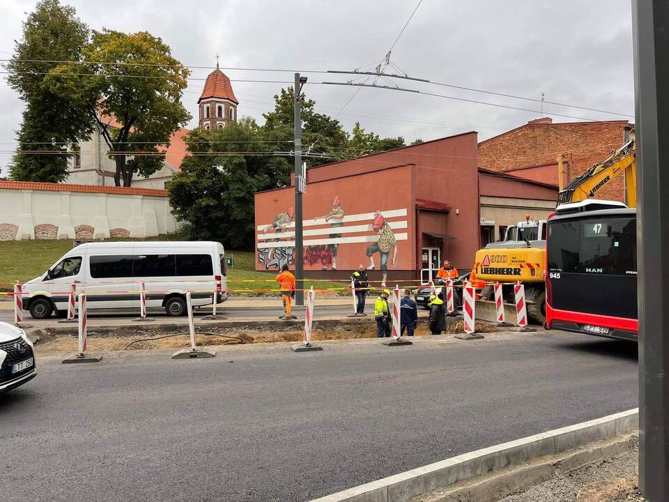 Papiktino darbų ypatumai prie Pilies žiedo: išasfaltavo ir vėl iškasė
