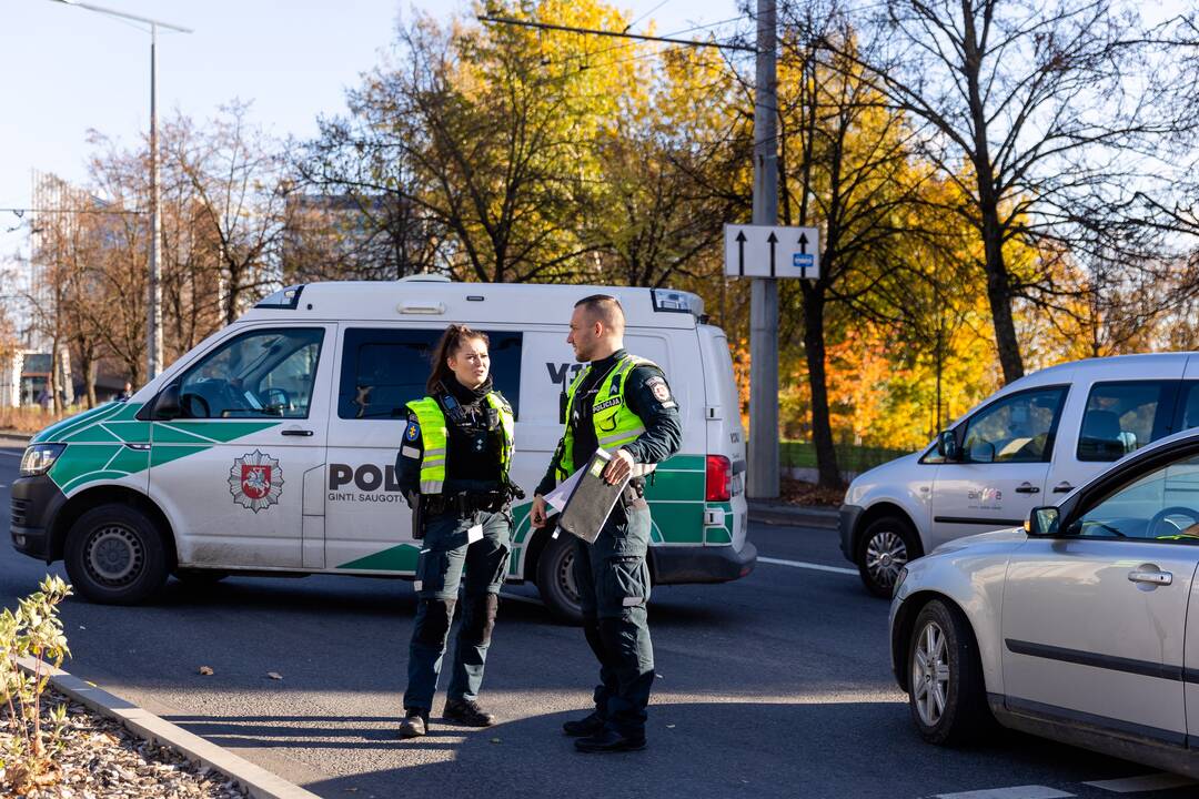 Vilniuje automobilis partrenkė vežimėlį su kūdikiu