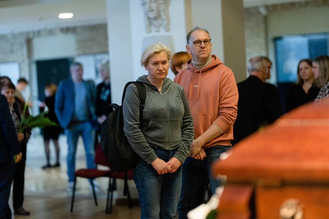 Vilniaus Vakariniame aplinkkelyje apvirto kranas