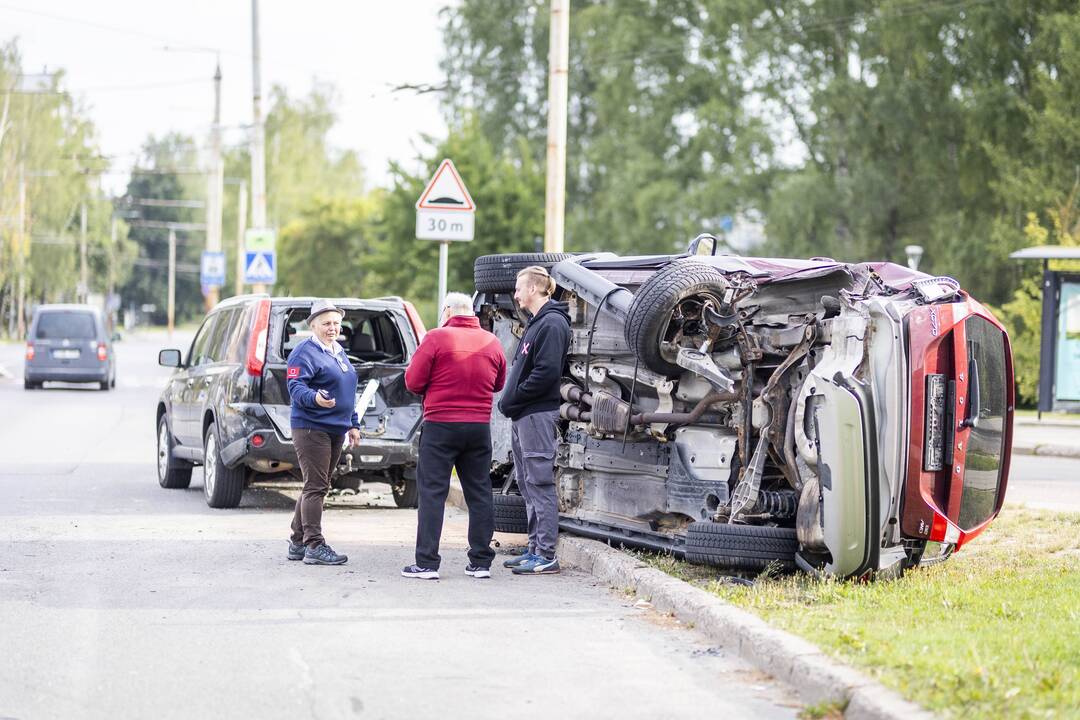 Vilniuje – girta moteris rėžėsi į šešis automobilius