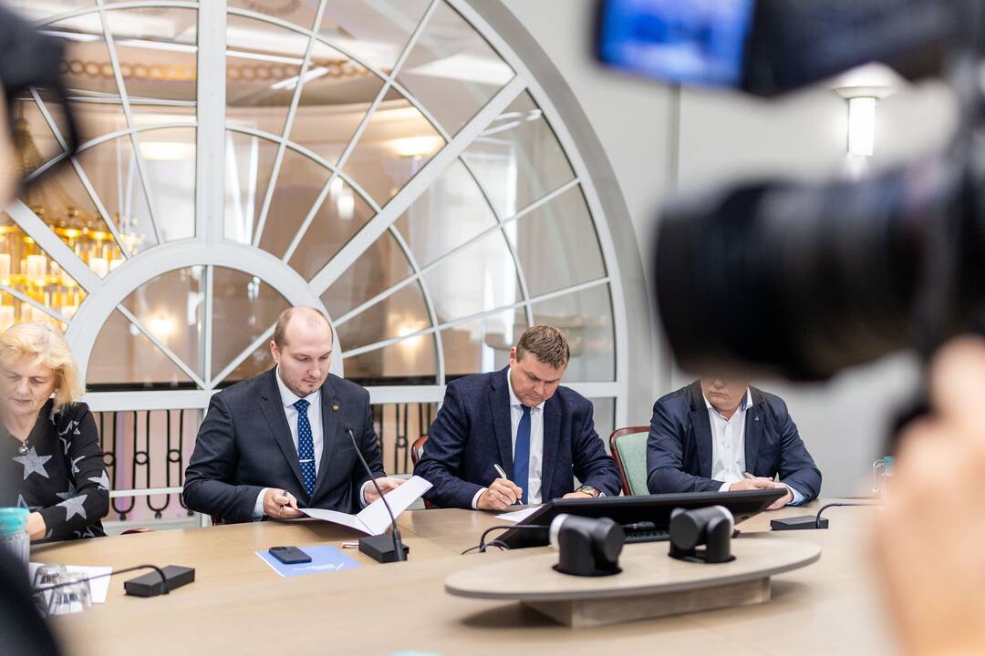 Kolektyvinės sutarties pasirašymas ŠMSM