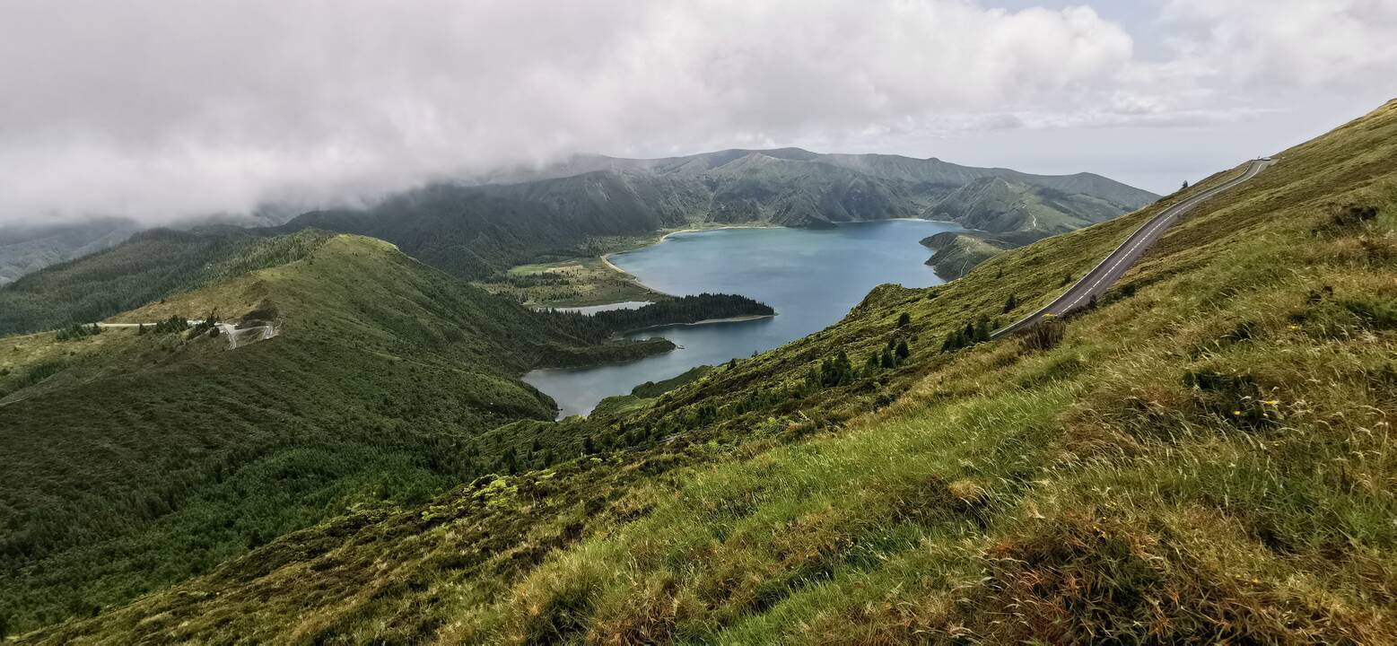 Spalvotai: vienas daugiausia fotografuojamų pasaulio vaizdų atsiveria nuo Boca do Inferno apžvalgos aikštelės.
