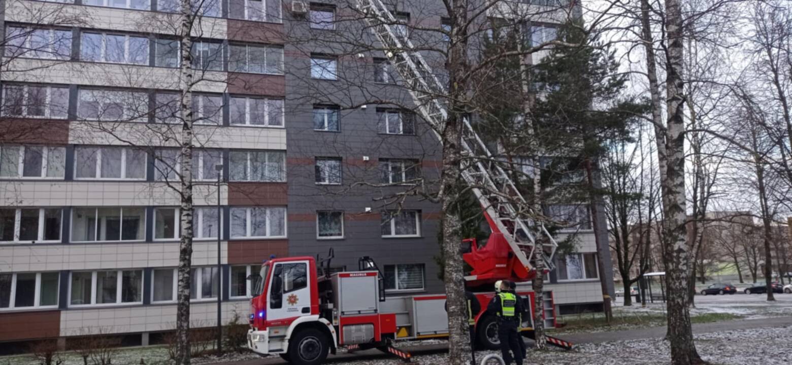 Pramonės prospekte – tarnybų sujudimas: bute pagalbos šaukėsi moteris