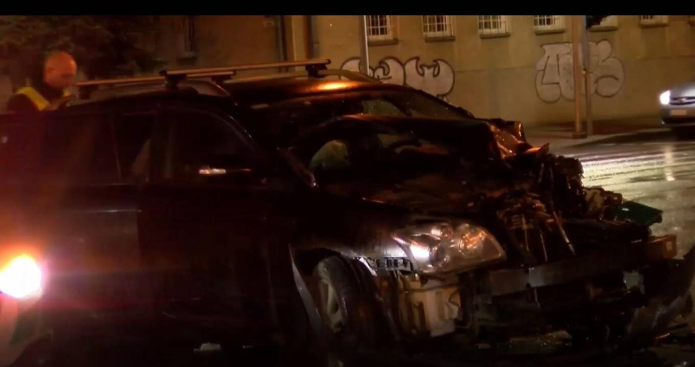 Po lengvojo automobilio ir betonvežio susidūrimo Vilniuje, vairuotojas – ligoninėje