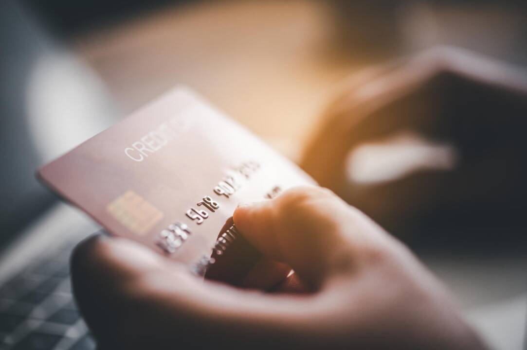 Iš Pakruojo gyventojo sąskaitos dingo 6 tūkst. eurų