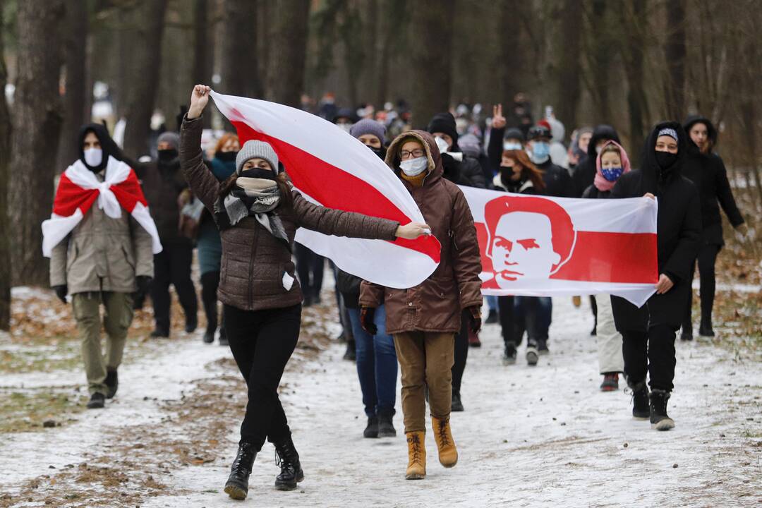Per protesto akcijas Minske pastebėta vandens patrankų ir karinės technikos
