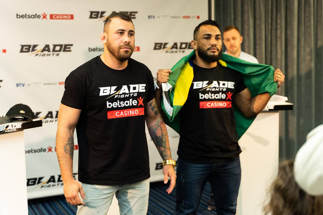 Įspūdžiai: „Blade fights“ mišrių menų kovotojai jau pasiruošę būsimai kovai.