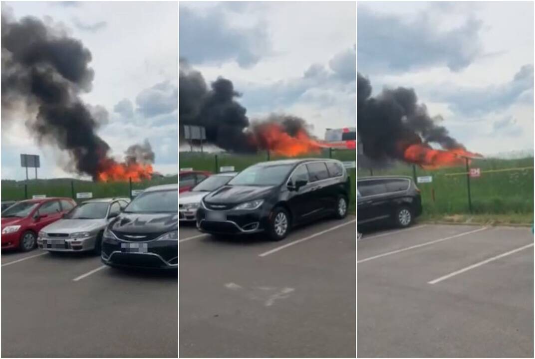 Kelyje Vilnius-Ukmergė sudegė BMW