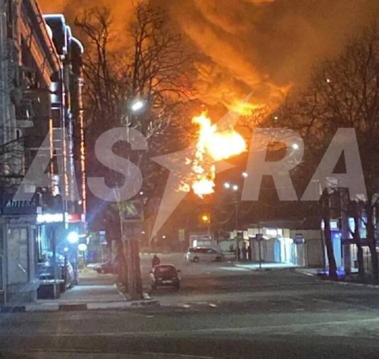 Ukraina surengė dronų ataką Rusijos pietuose ir sukėlė gaisrą naftos perdirbimo gamykloje