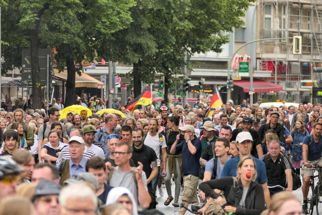 Į Vokietijos sostinės gatves išėjo tūkstančiai žmonių