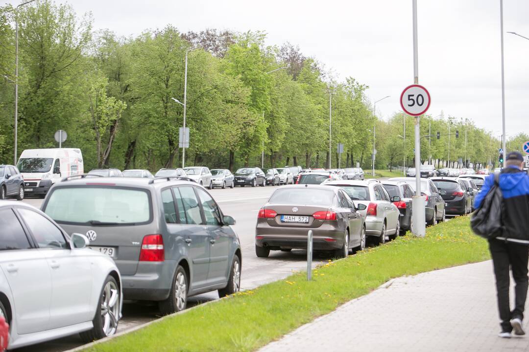 Kaunas ruošia nepopuliarius, bet būtinus sprendimus automobilių užgultose teritorijose