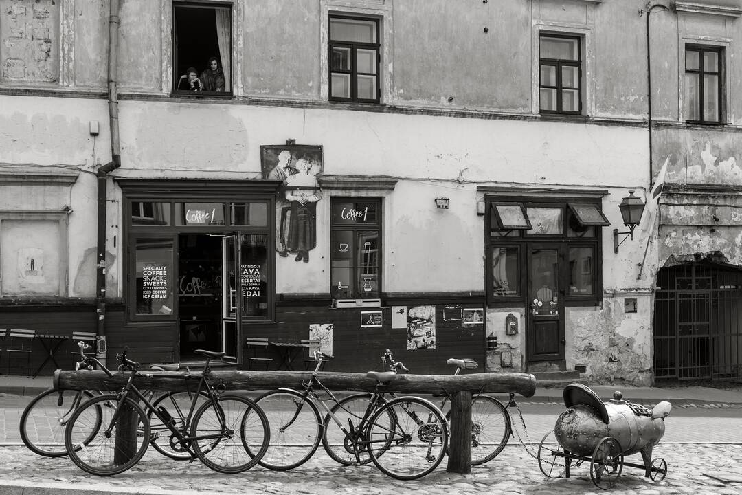 Dvasia: vaikščiojant nuo karantino ištuštėjusiame Kaune tampa akivaizdu, kad miestas – tai ne tik pastatai, bet ir juos savo viltimi ar nerimu užpildantys žmonės.