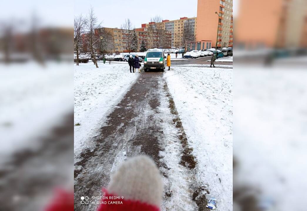 Žiemos pramogų išsiilgę klaipėdiečiai patraukė policijos ekipažo dėmesį