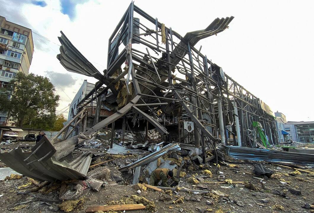 Pareigūnas: nauji Rusijos smūgiai padarė rimtos žalos vidurio Ukrainoje