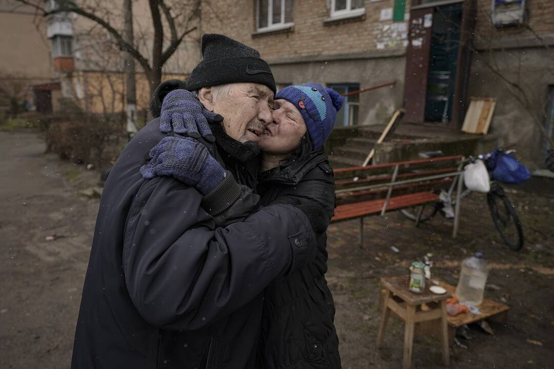 „Human Rights Watch“ aptiko įrodymų apie karo nusikaltimus Ukrainoje